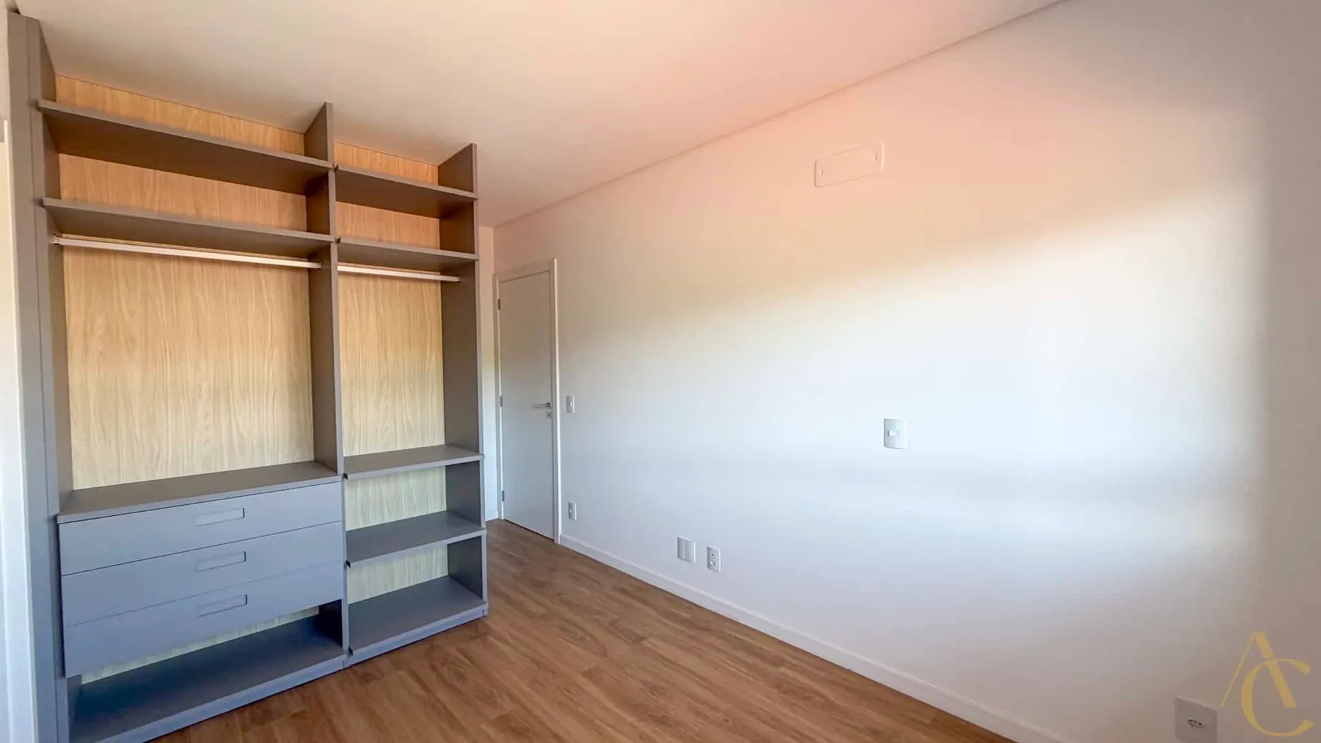 Glass-enclosed balcony in a 2-bedroom apartment, 69 m² — photo 14
