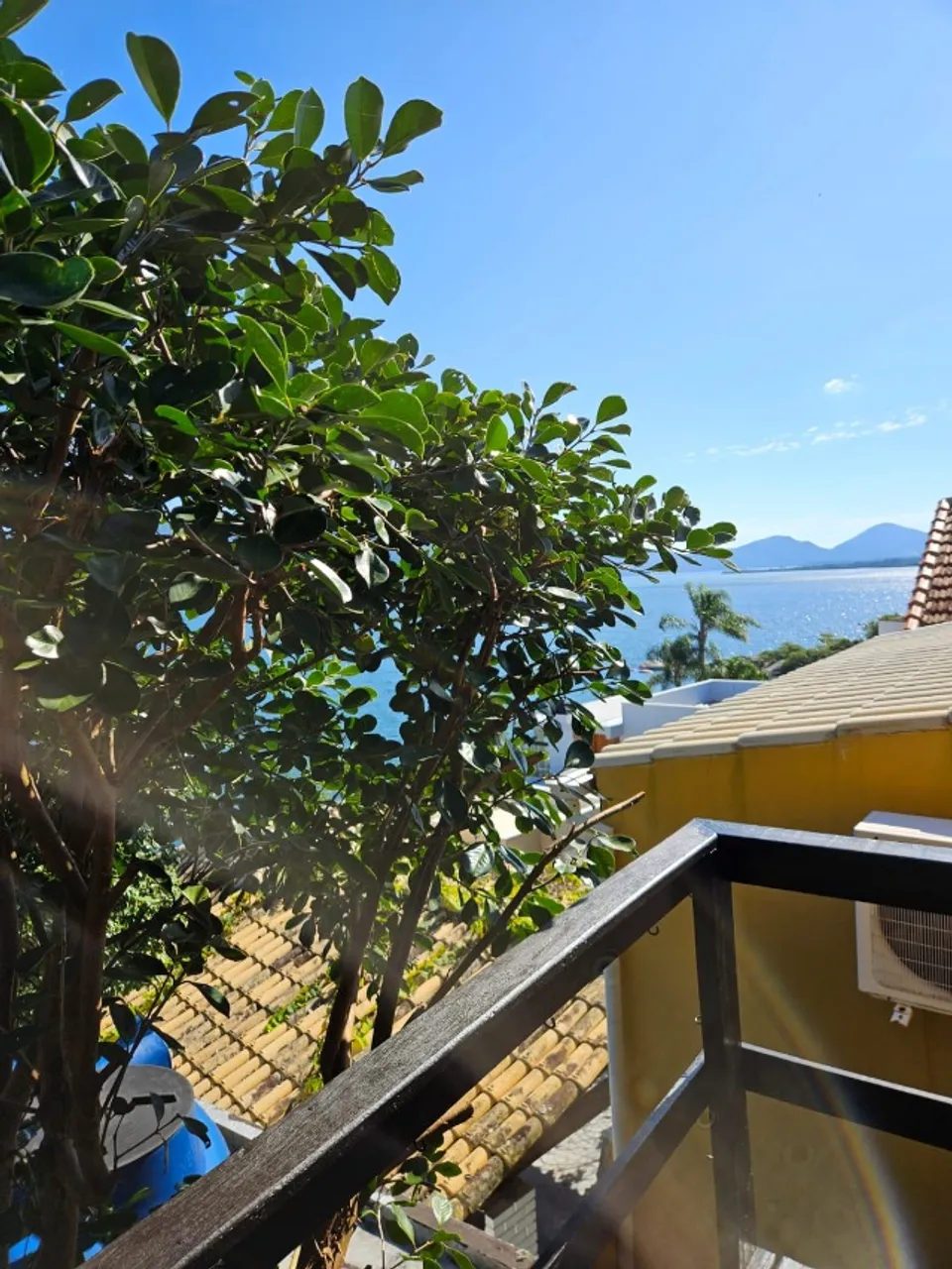 One-bedroom house with a water view — photo 18