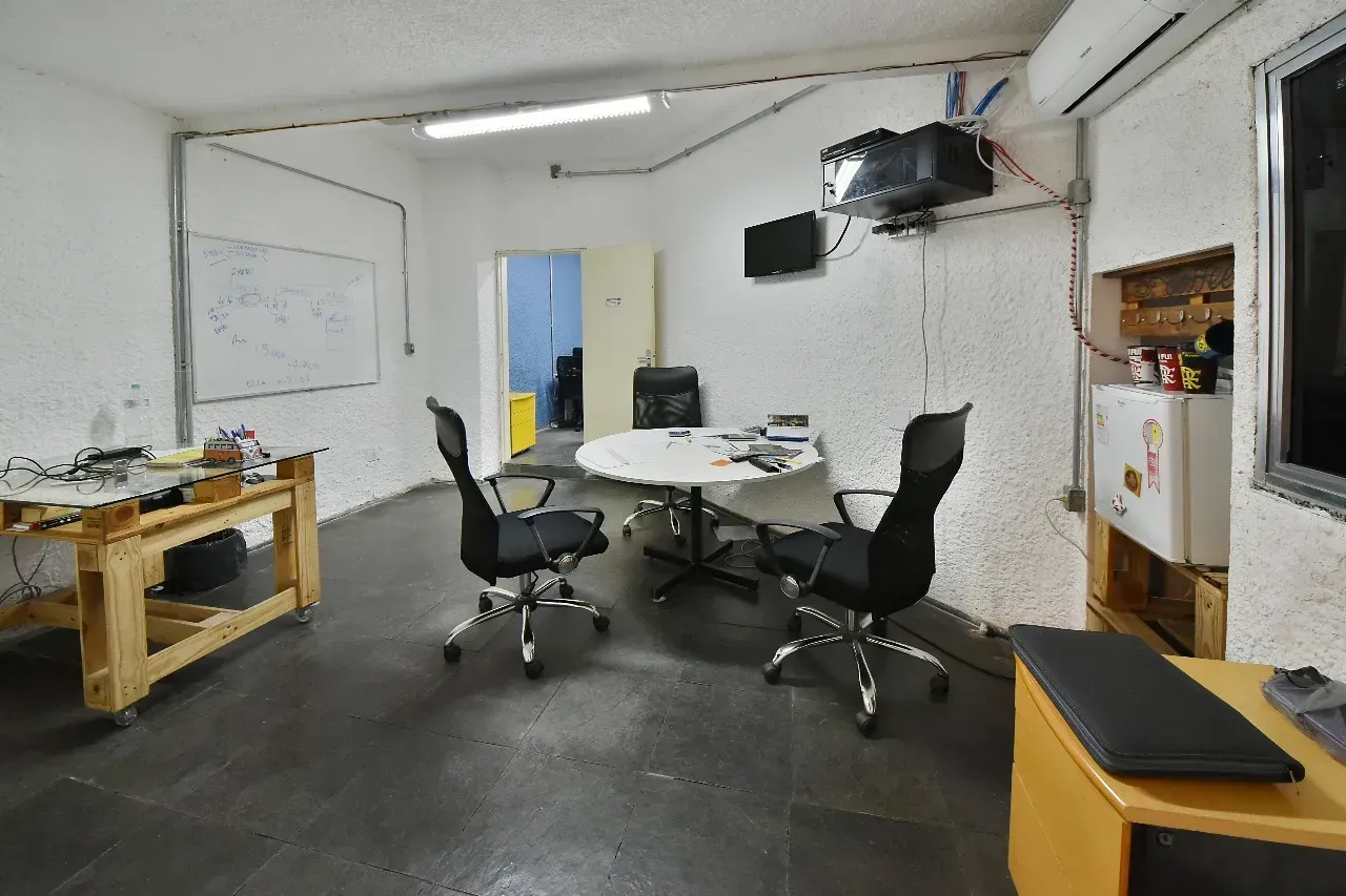 Unfurnished house with 5 bedrooms and a closed kitchen — photo 13