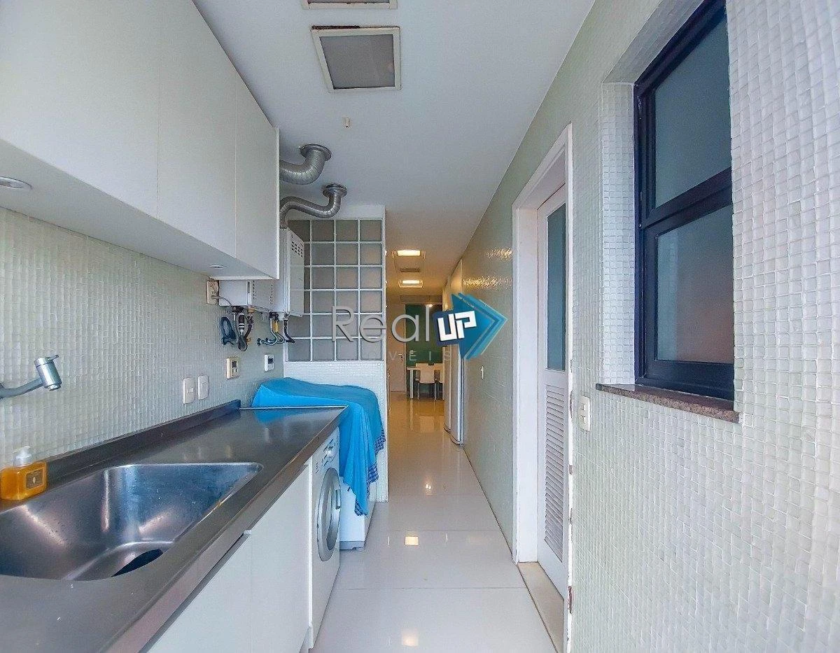 429 m² apartment with 5 bedrooms and 3 parking spots — photo 30