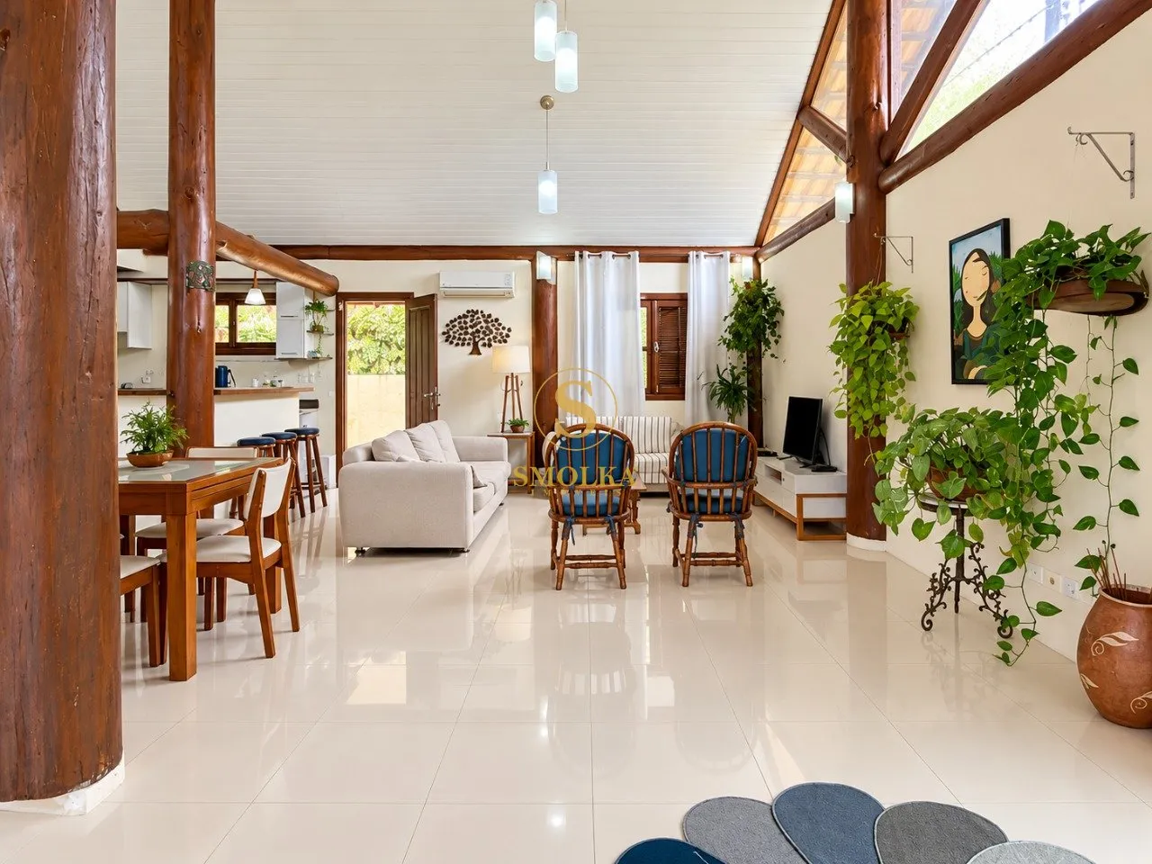 3-bedroom house with floor-to-ceiling windows — photo 3