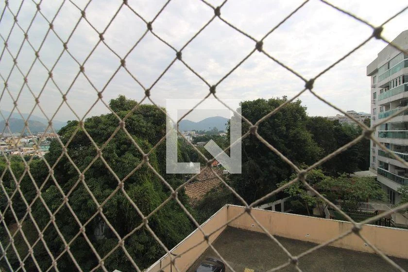 Balcony with a grill in a 3-bedroom apartment, 74 m² — photo 2