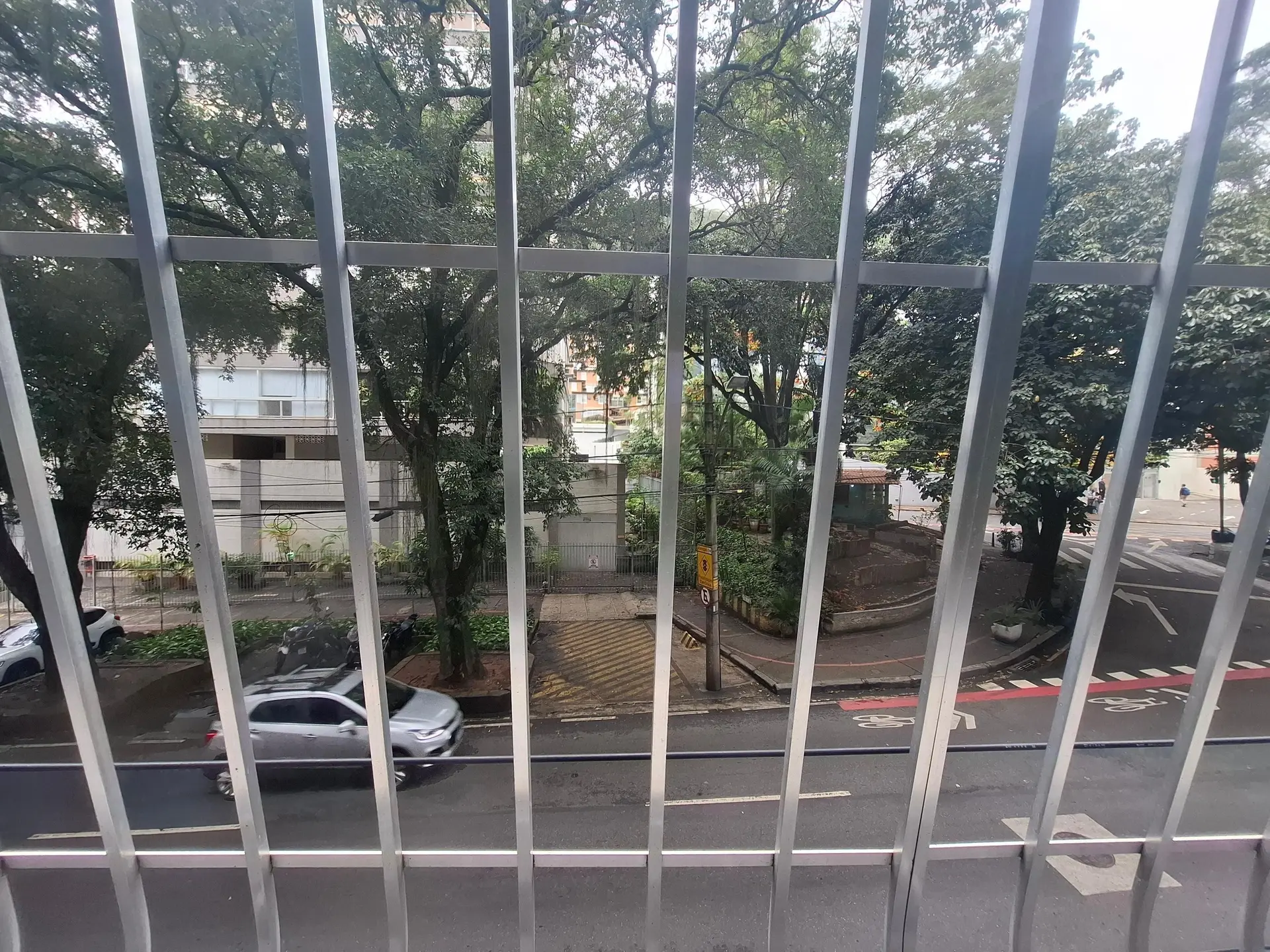 Unfurnished 3-bedroom apartment with 3 bathrooms — photo 31