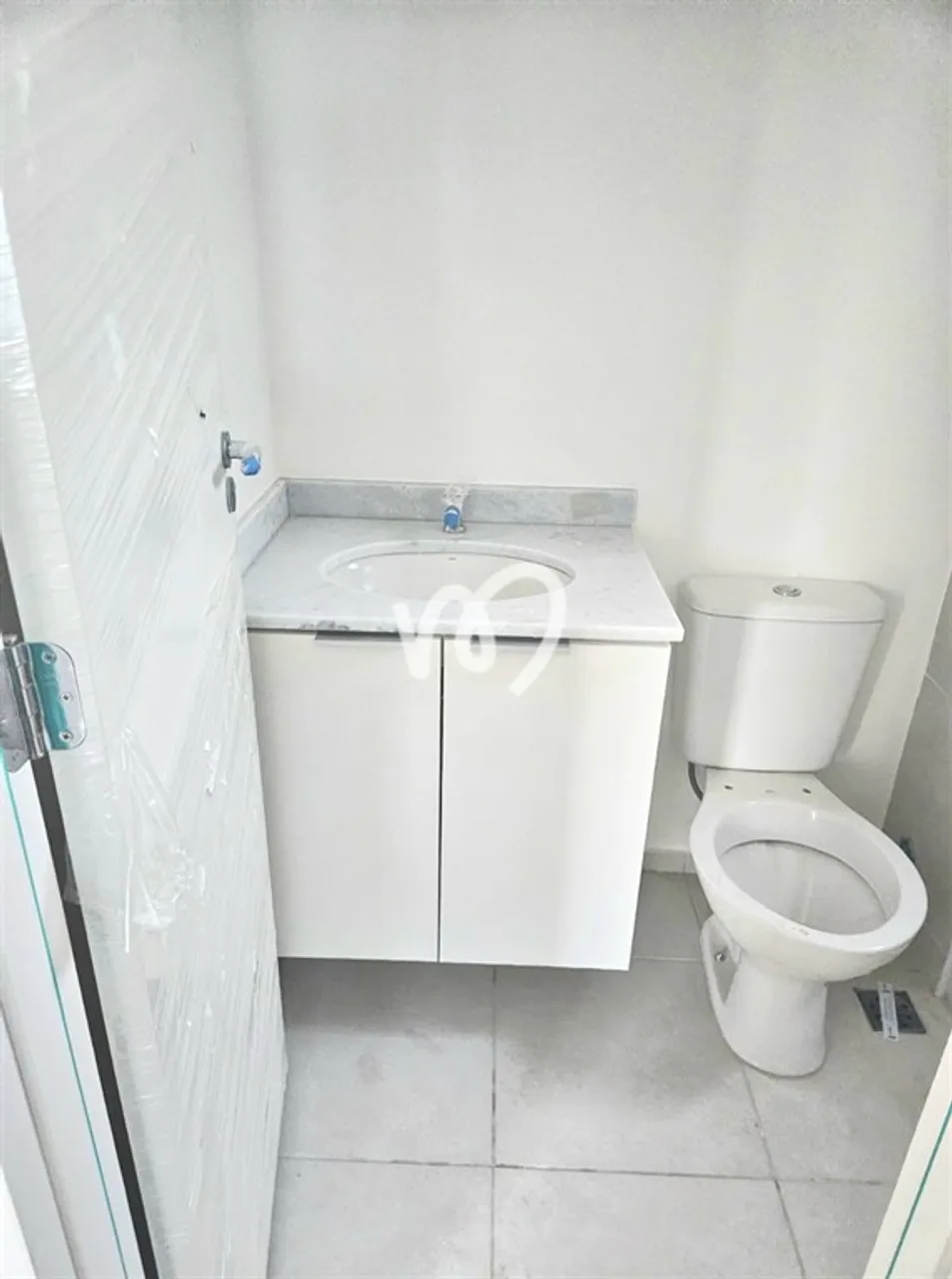 2-bedroom apartment with a modern bathroom — photo 15