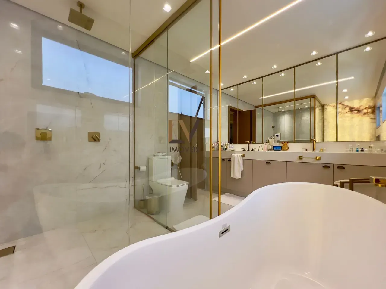Furnished house with 800 m², 5 bedrooms and open-plan kitchen — photo 33