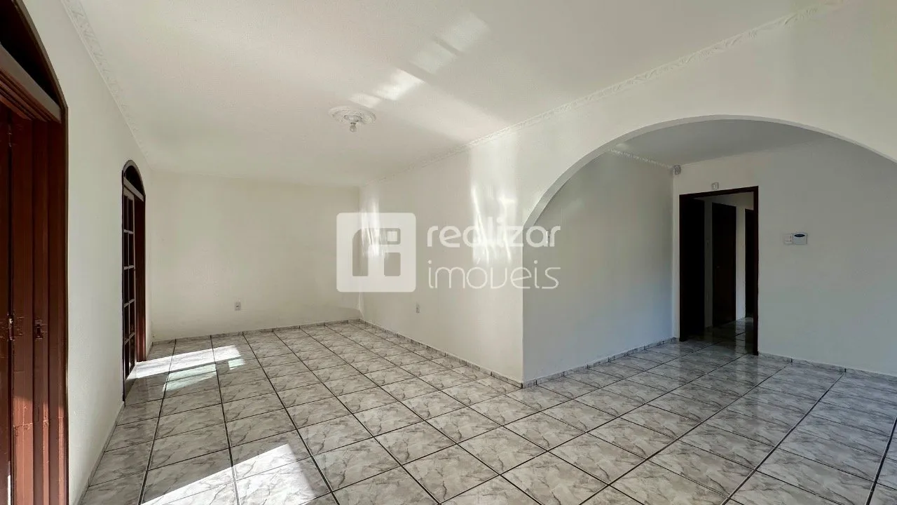 Casa de una planta con 3 dormitorios y 250 m²