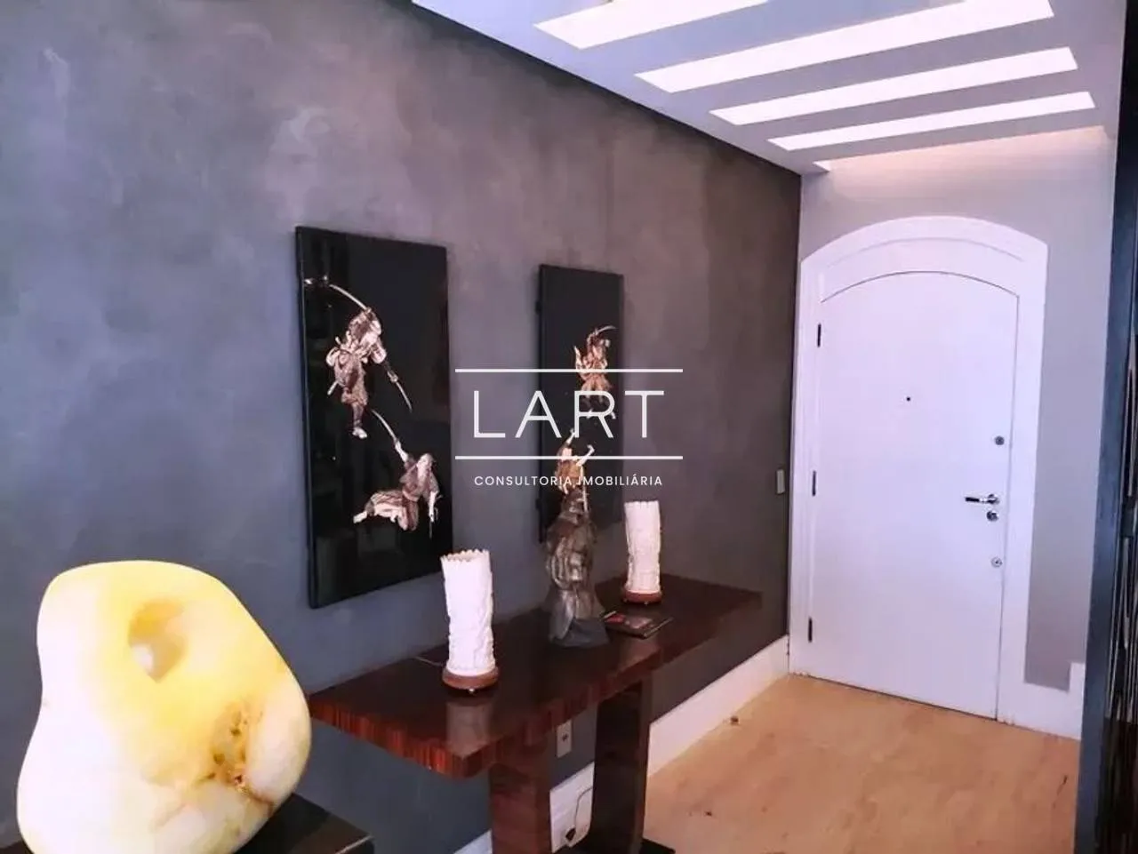 Furnished apartment, 250 m², with floor-to-ceiling windows — photo 28
