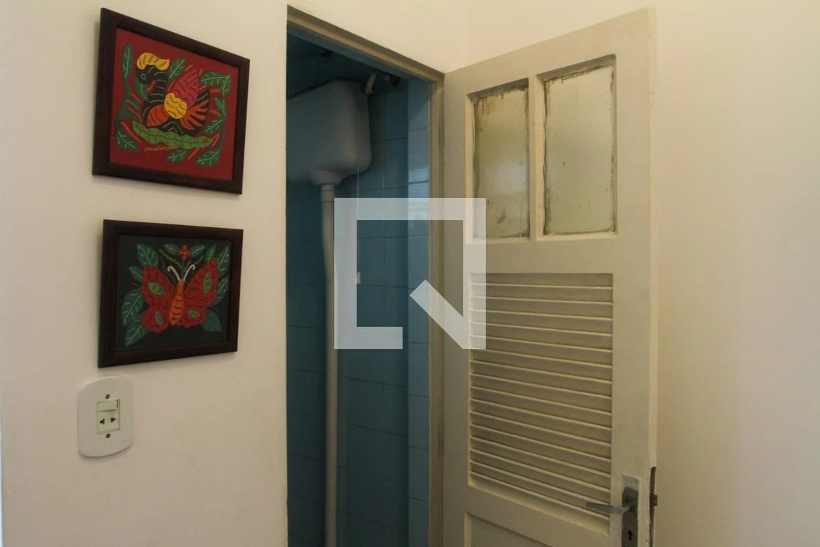 One-bedroom apartment with a washing machine — photo 16