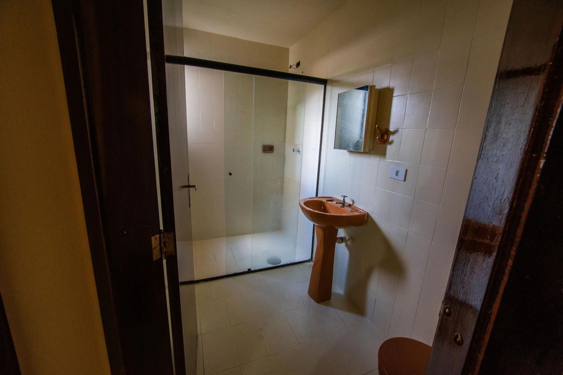 2-bedroom apartment with wood or laminate floors — photo 8