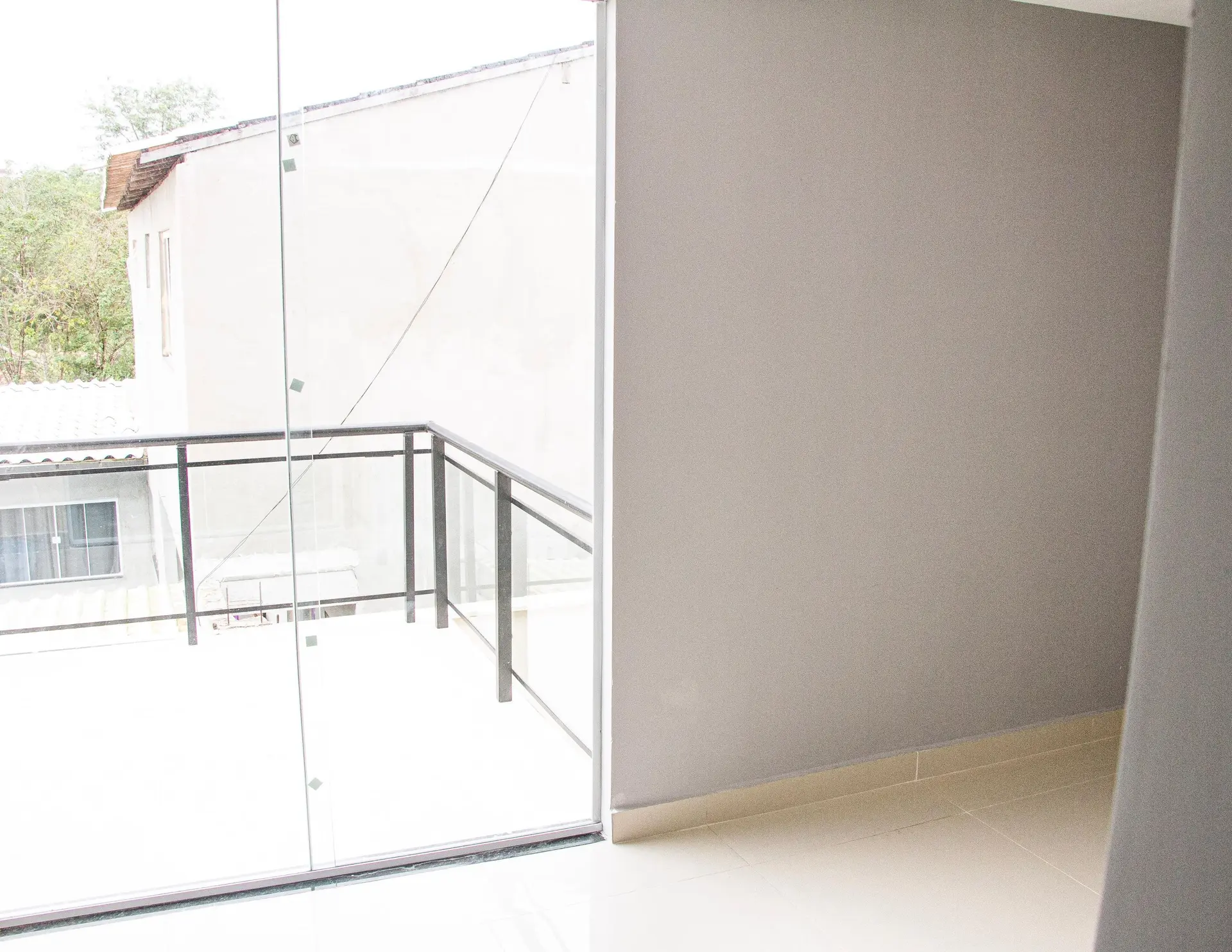 4-bedroom house with an open-plan kitchen and fridge — photo 28