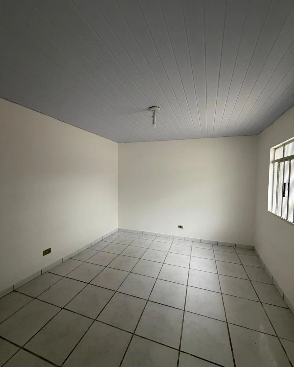 5-bedroom house with wood or laminate floors — photo 19