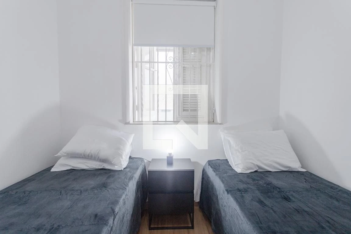 3-bedroom house with wood or laminate floors — photo 12