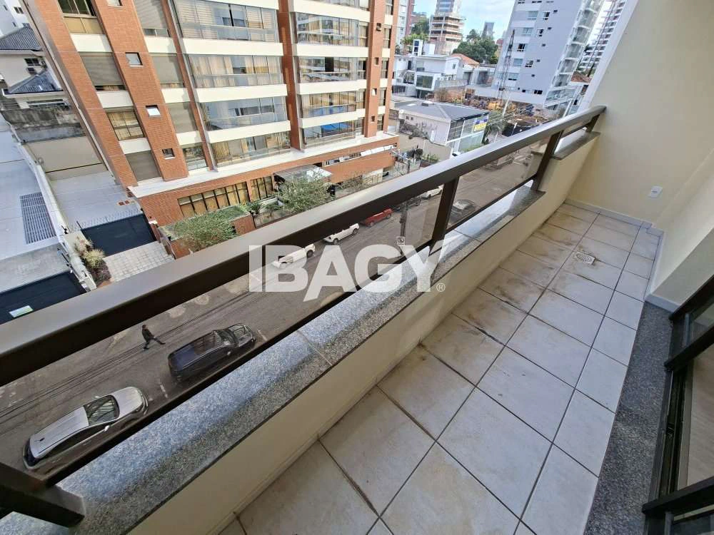 Apartamento de 2 dormitorios con balcón cerrado — photo 2