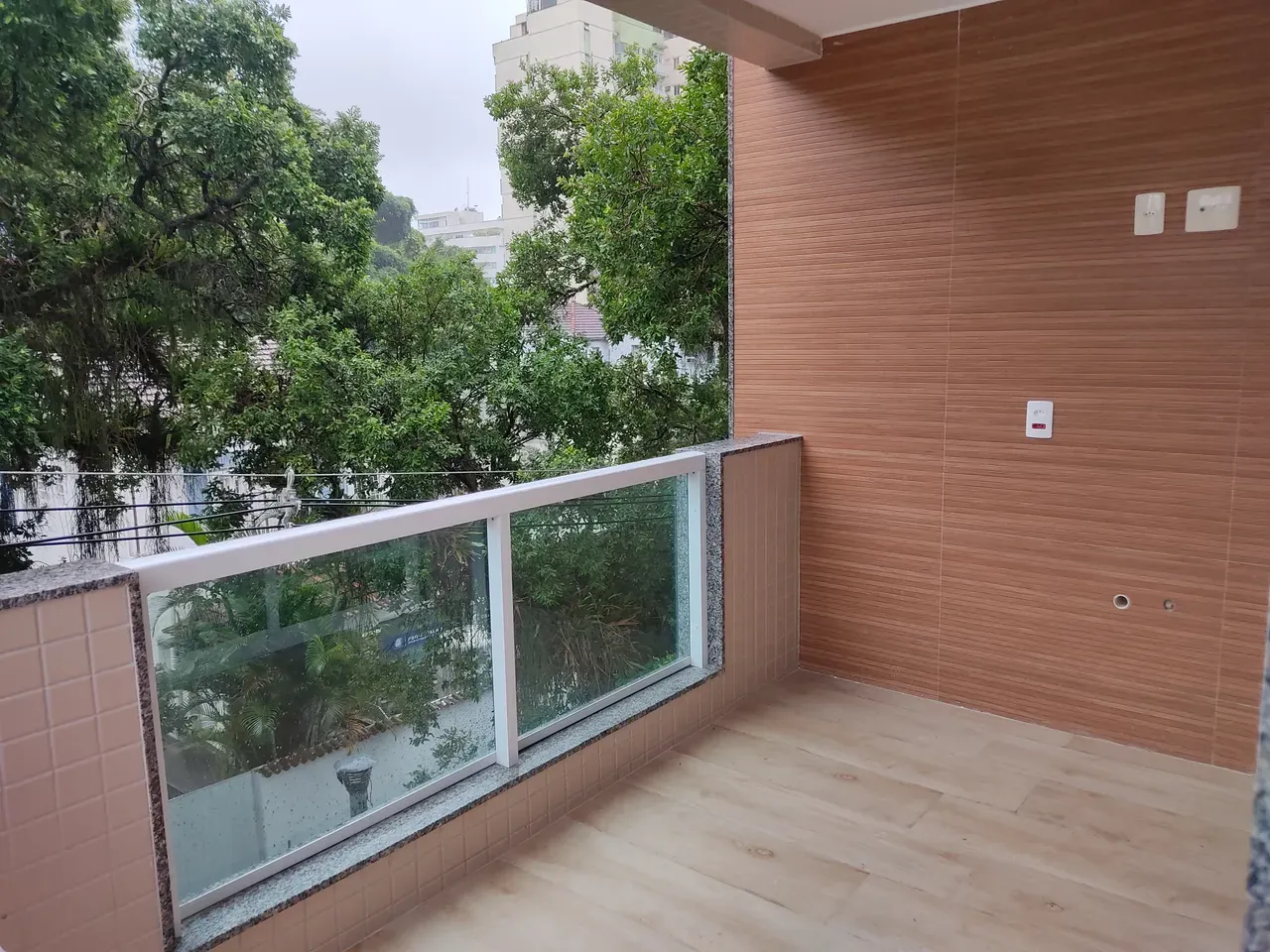 Wood or laminate floors in a 2-bedroom apartment, 80 m² — photo 12