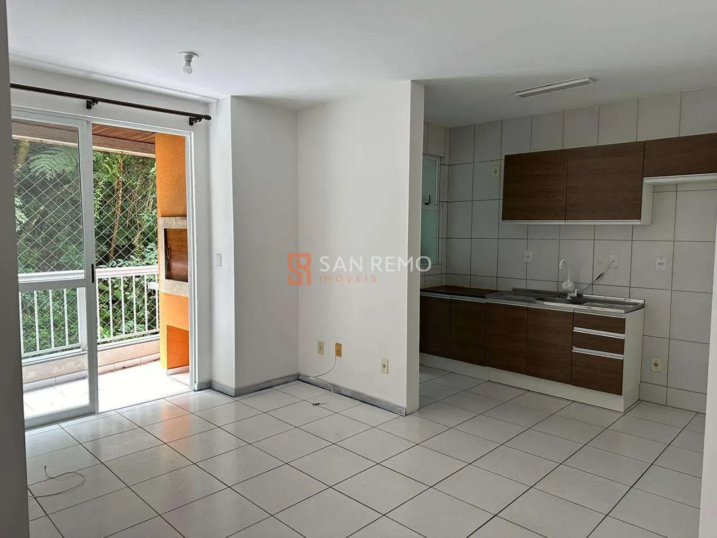 2-bedroom apartment in a building with a pool — photo 4