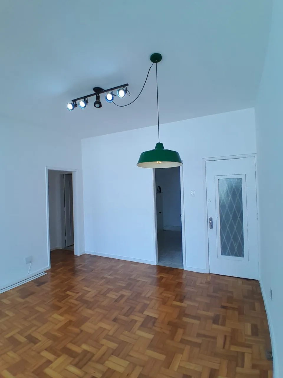 Unfurnished 2-bedroom apartment with a separate kitchen — photo 15