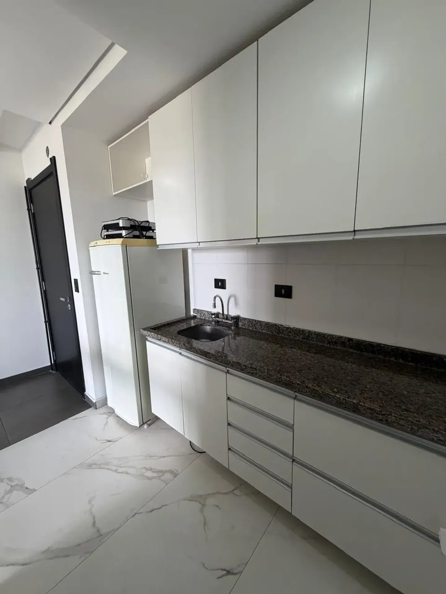 Furnished 1-bedroom apartment with balcony and barbecue — photo 9