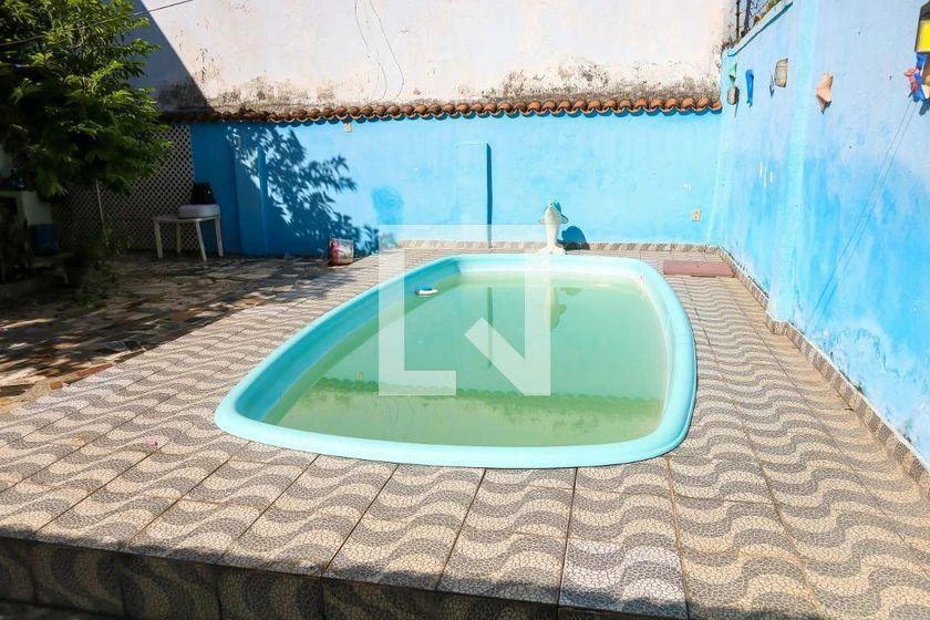 2-bedroom house with a bathtub — photo 39