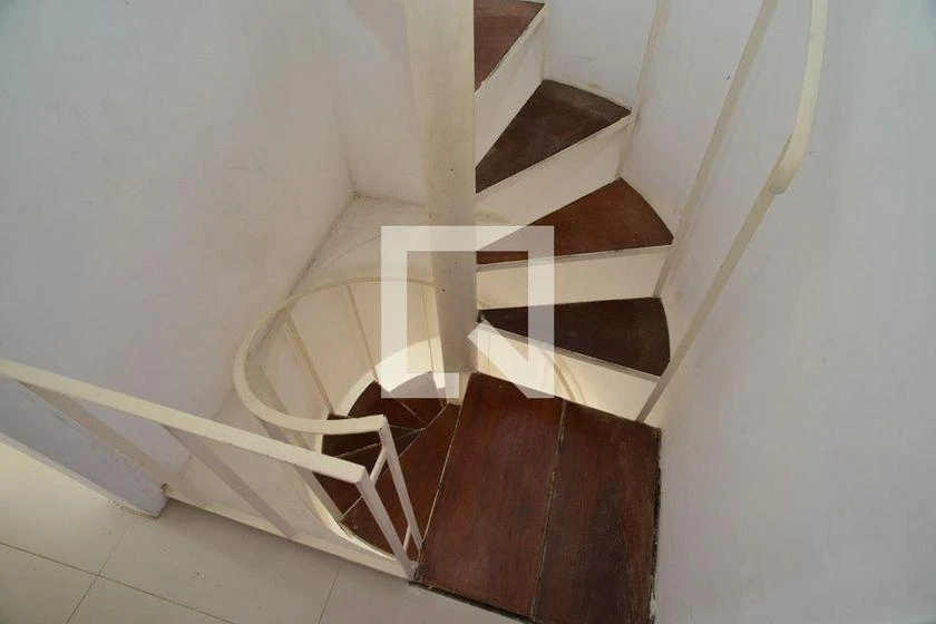 Top-floor rental with 4 bedrooms and 200 m² — photo 32