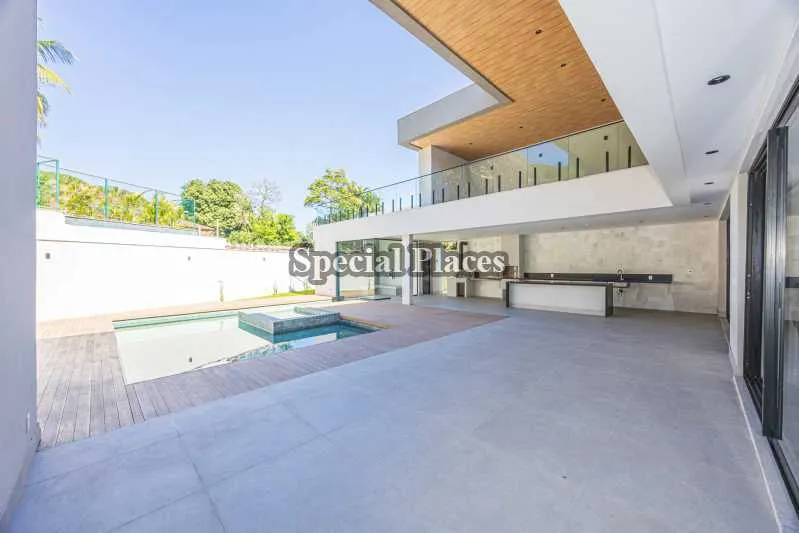 Casa com 5 quartos e 5 banheiros, com cozinha integrada — photo 12