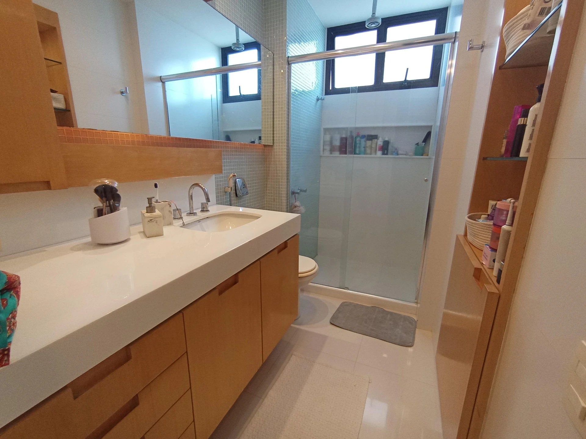 Furnished 3-bedroom apartment with enclosed balcony — photo 21