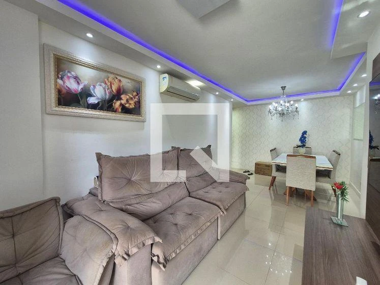 Glass-enclosed balcony in a 3-bedroom apartment, 76 m²