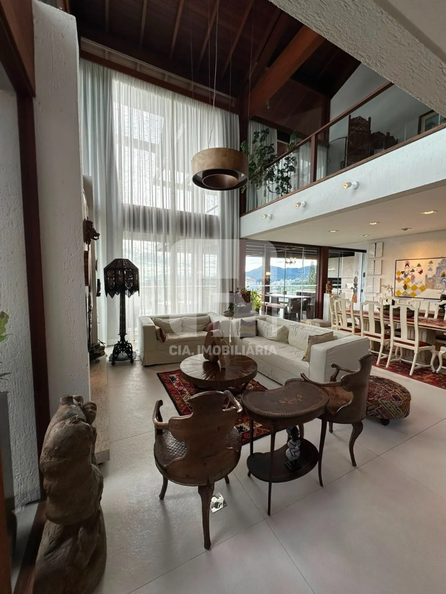 Furnished house with 6 bedrooms and 650 m² total — photo 40