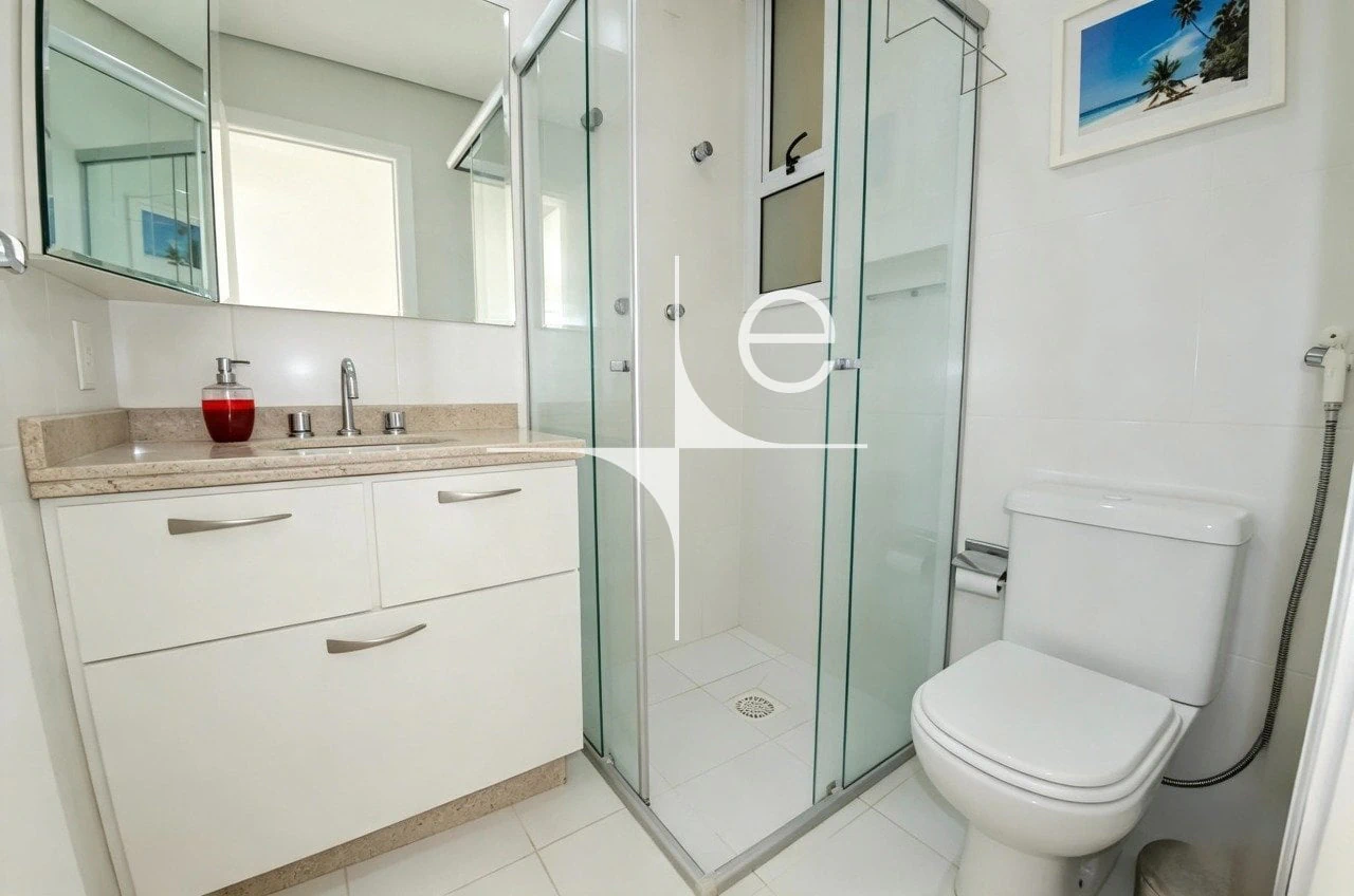 Furnished apartment, 85 m², with a glass-enclosed balcony — photo 15