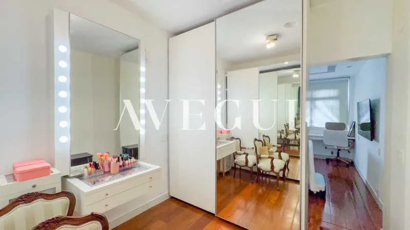 Apartamento mobiliado com 4 quartos e 5 banheiros — photo 22