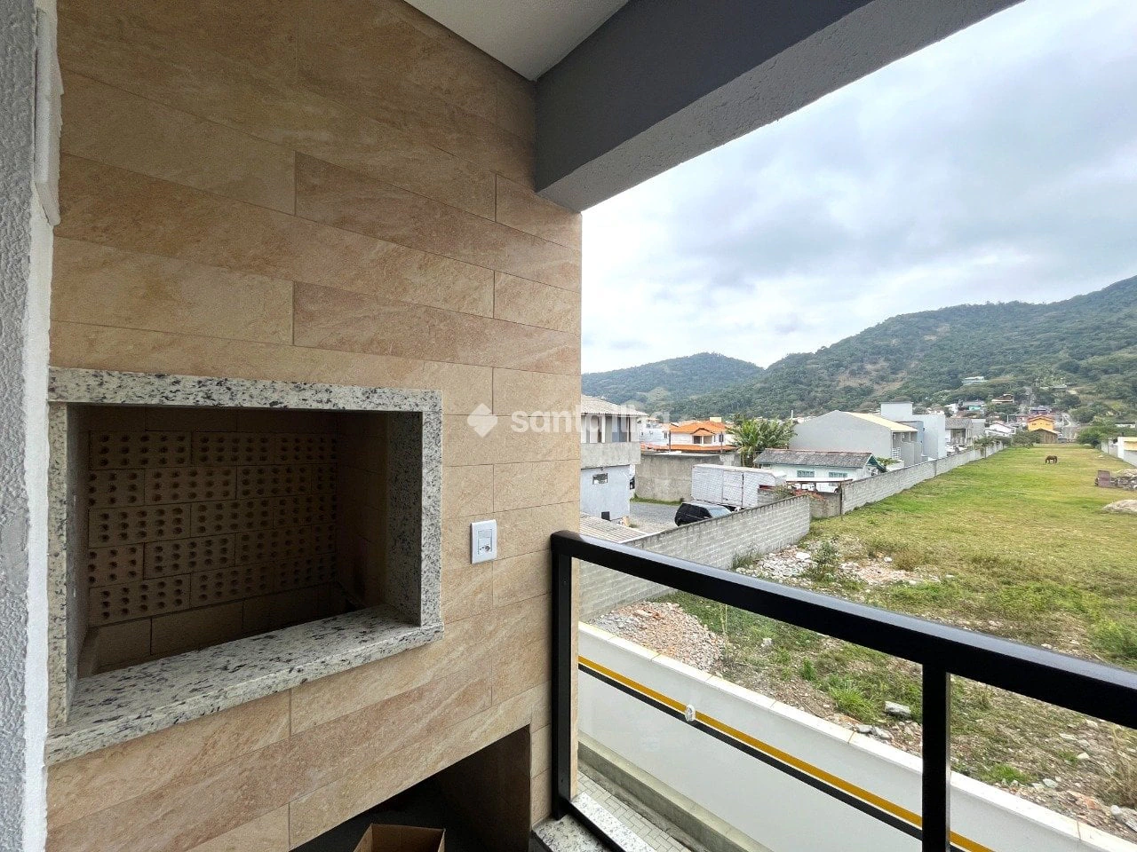 Balcony with a grill in a 2-bedroom apartment, 59 m² — photo 23