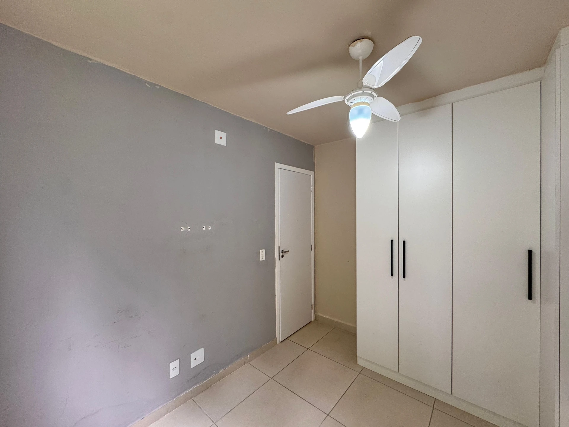 Apartamento de 2 quartos em condomínio com piscina — photo 6