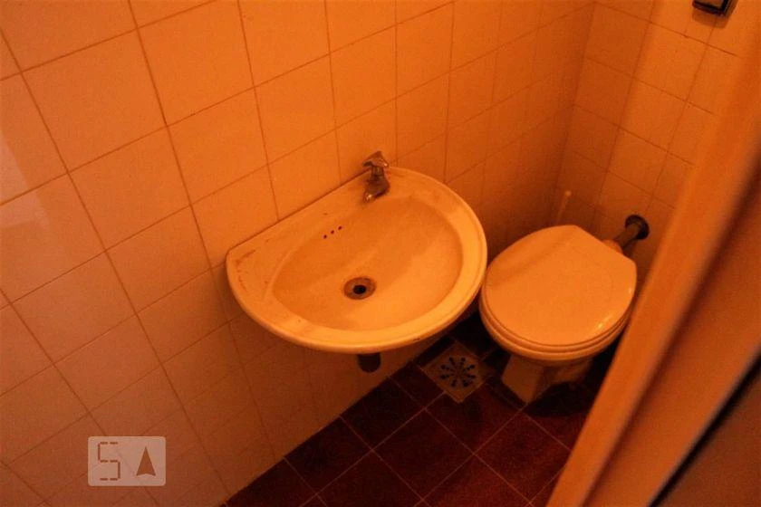Apartment with 2 bathrooms, balcony and laundry area — photo 48