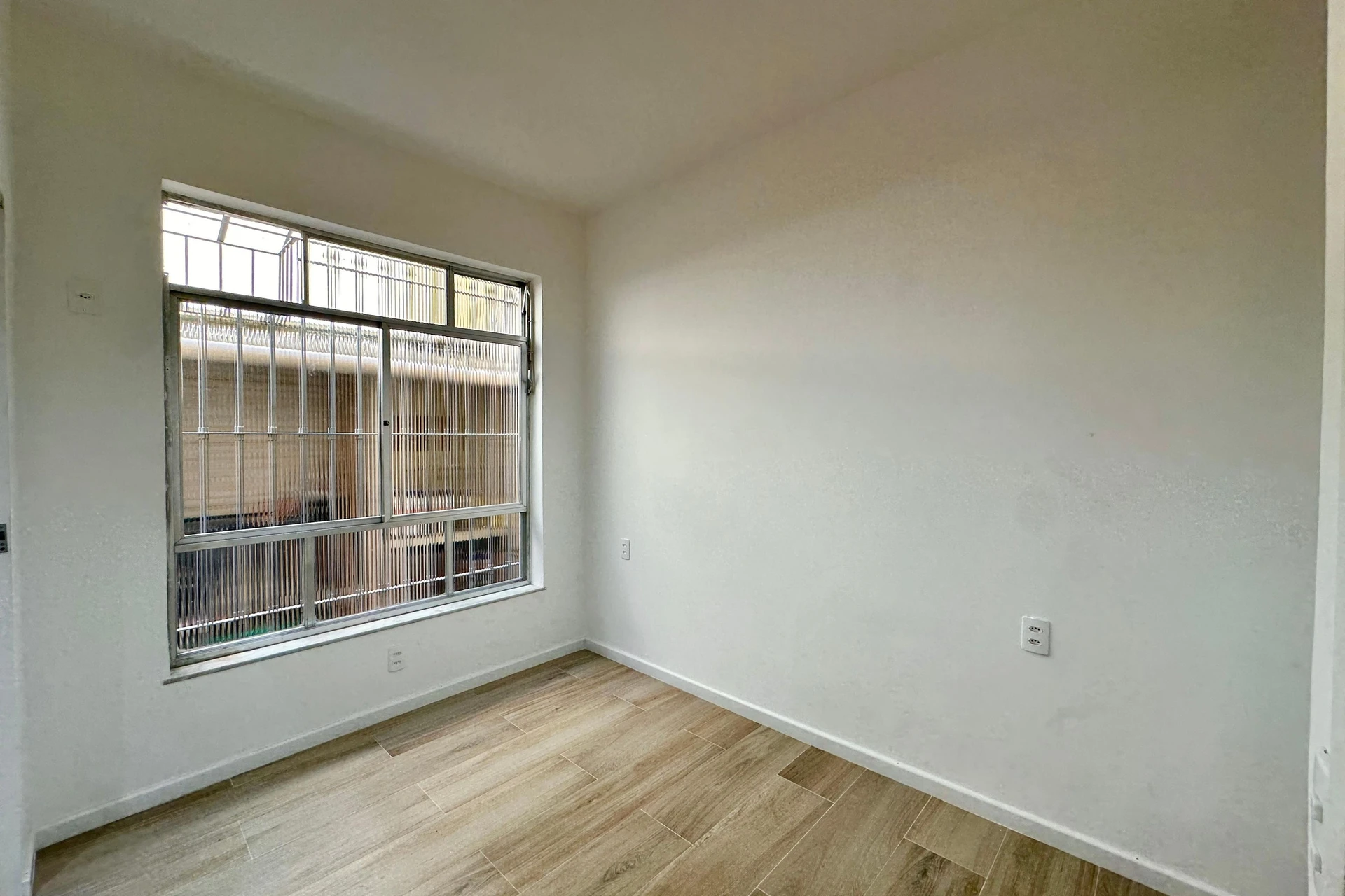 2-bedroom rental apartment with 1 total bathroom — photo 3