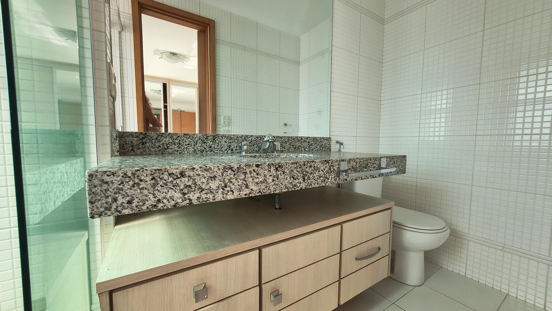 Apartamento com 3 suítes e fogão a gás na cozinha — photo 28
