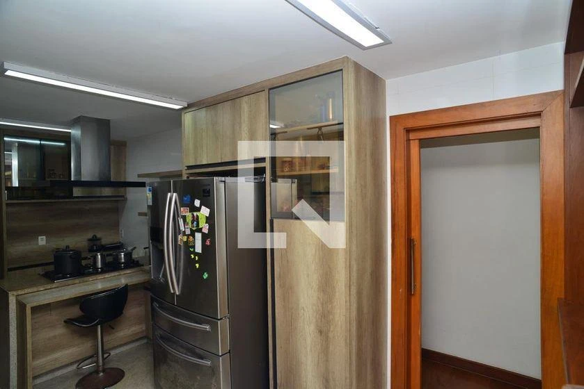 Furnished apartment, 300 m², with a glass-enclosed balcony — photo 9