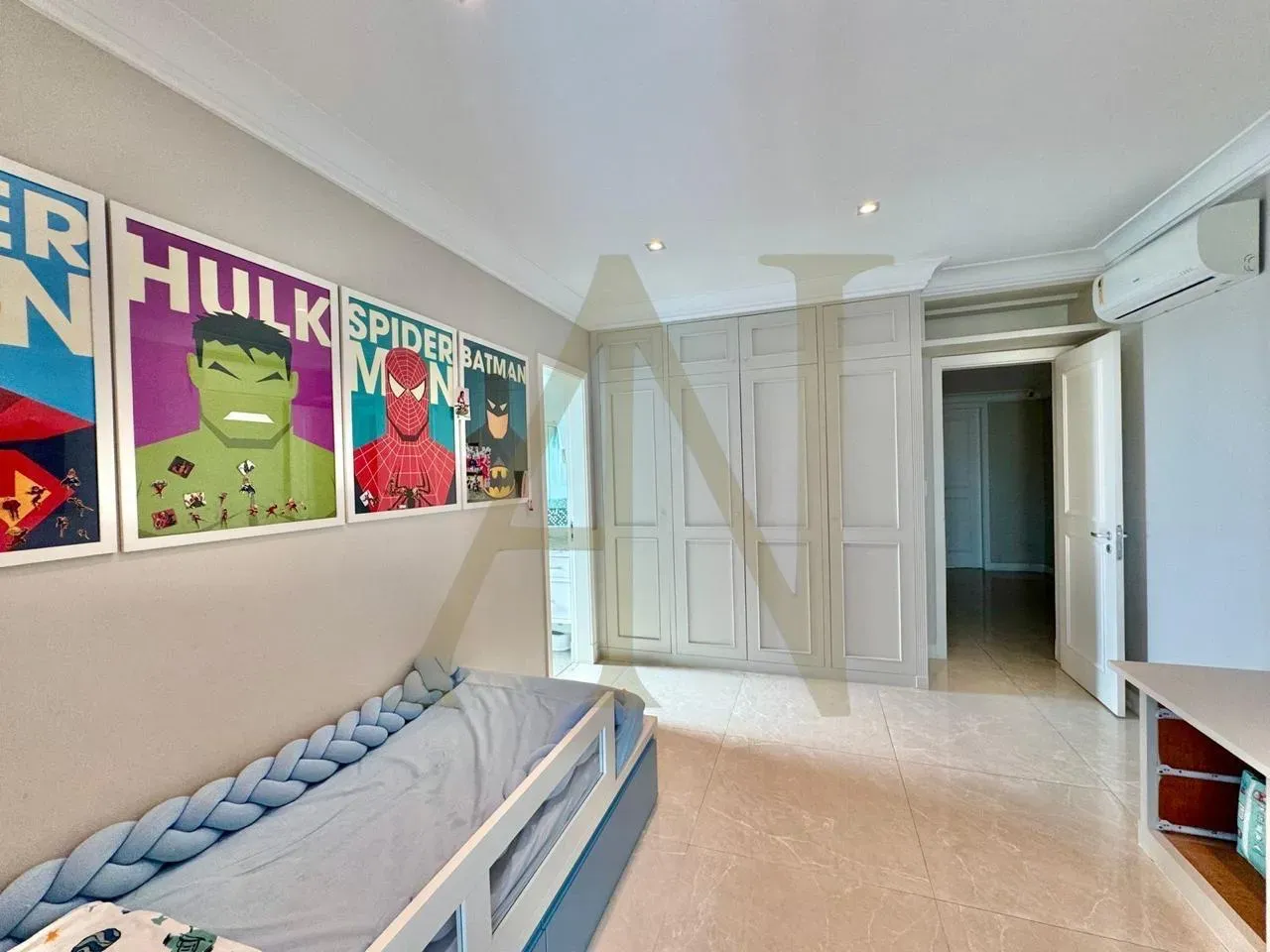 Furnished apartment with 4 bedrooms and 5 bathrooms — photo 22