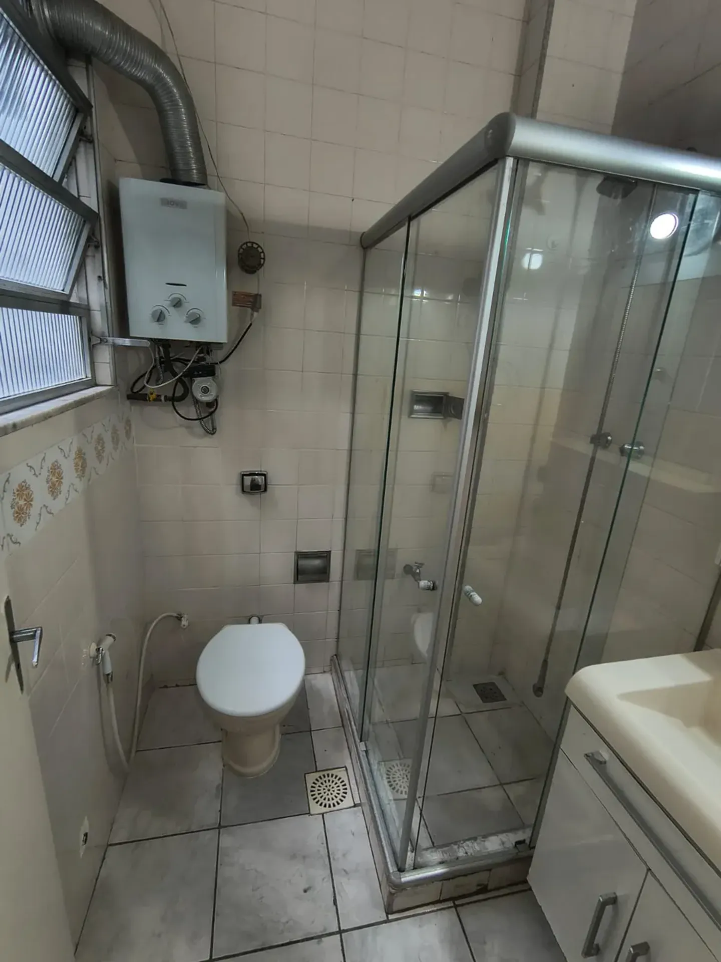Дерев'яна підлога або ламінат та 1 спальня: квартира 32 м² — photo 4