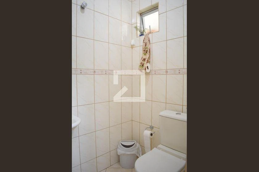 3-bedroom house with a walk-in closet in Curitiba — photo 41