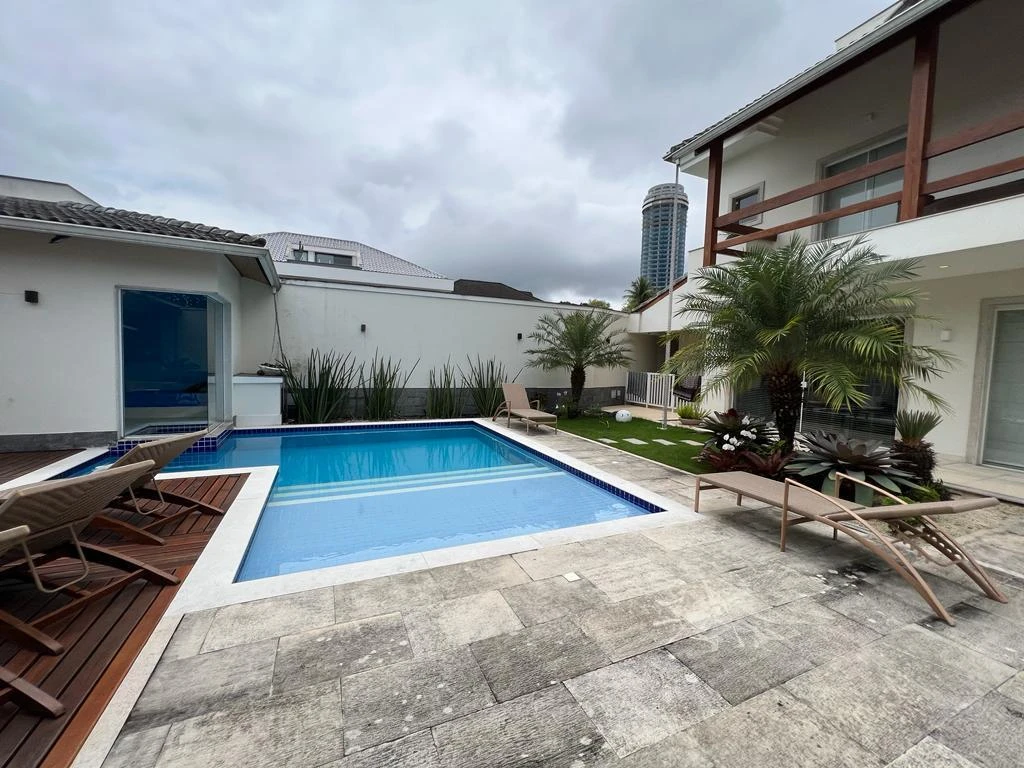 Furnished 700 m² house with 4 en-suites and 4 parking — photo 39