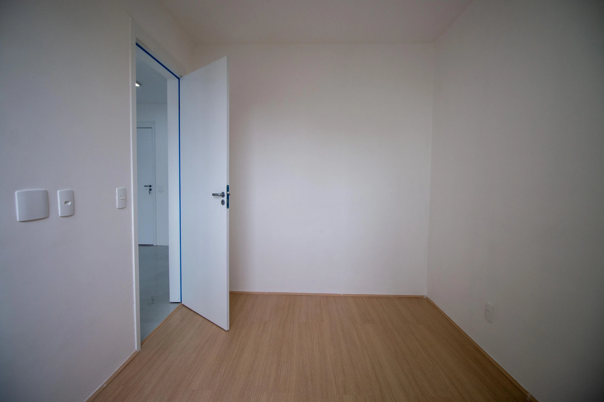 2-bedroom apartment in a building with a gym — photo 9