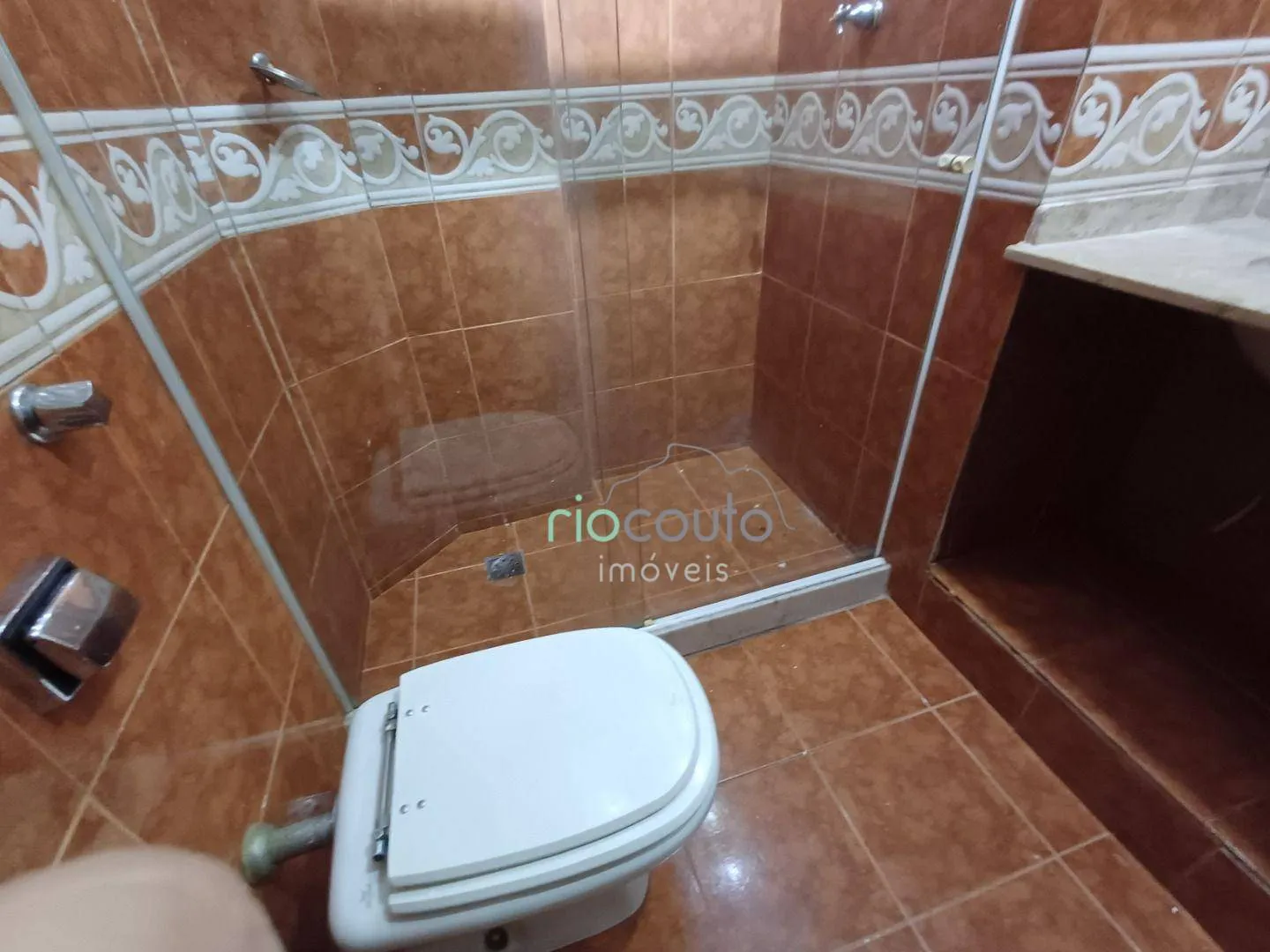 Apartamento com 3 dormitórios e piso de madeira — photo 23
