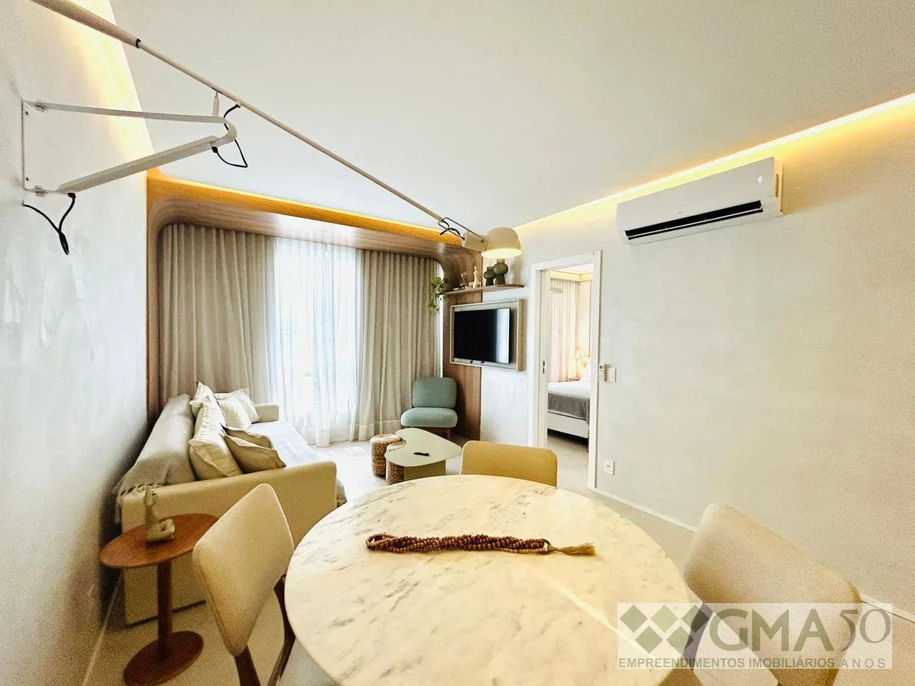 Furnished 2-bedroom apartment with open-plan kitchen — photo 8