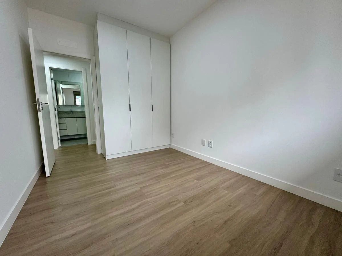 Вид на воду и 3 спальни: квартира 95 м² — photo 18