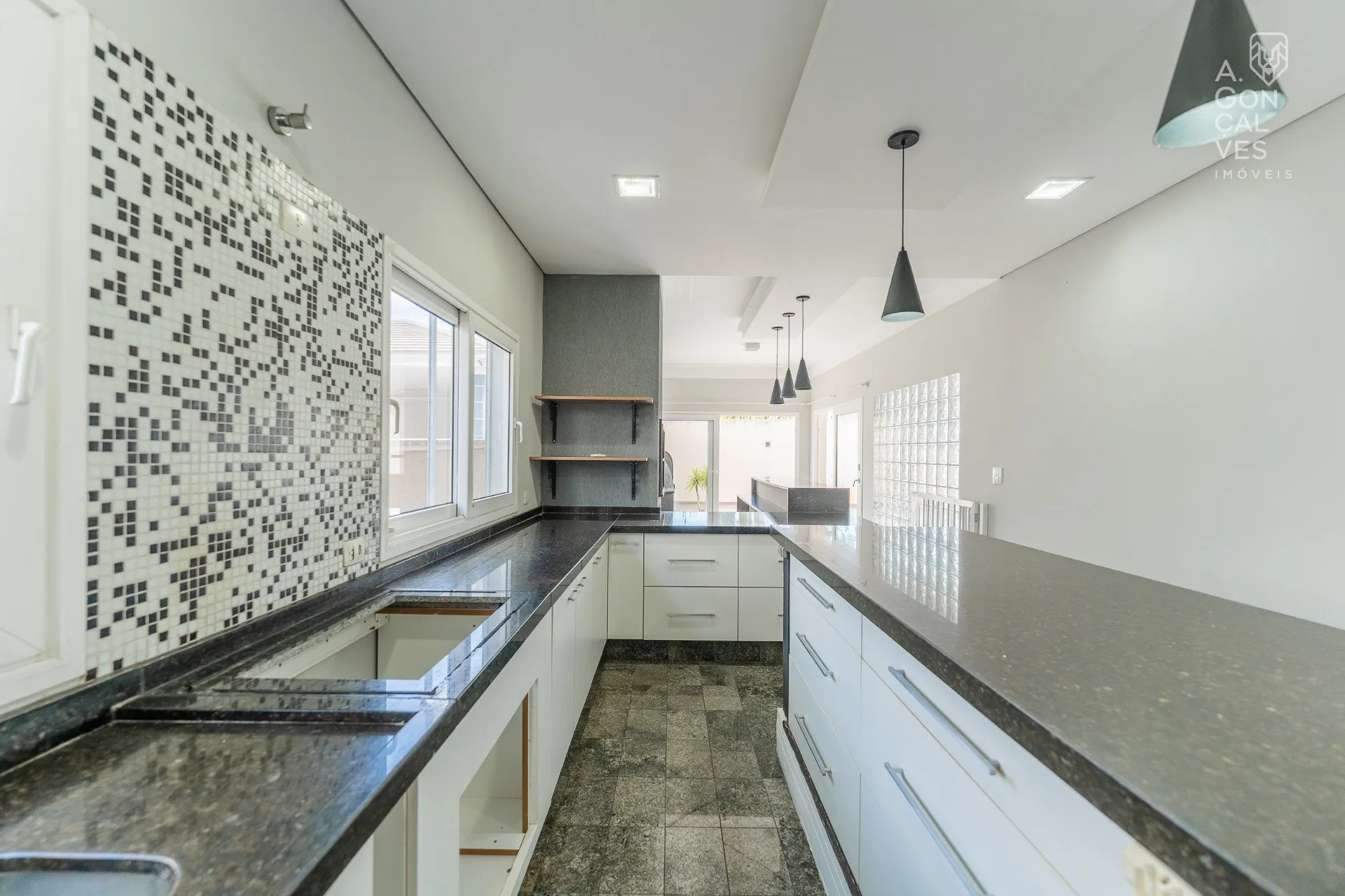 House with 4 bedrooms, open-plan kitchen and 4 parking — photo 15