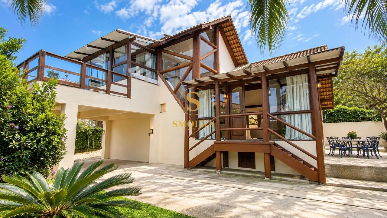 3-bedroom house with floor-to-ceiling windows — photo 14