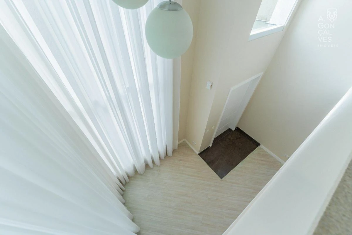 4-bedroom house with floor-to-ceiling windows in Curitiba — photo 15