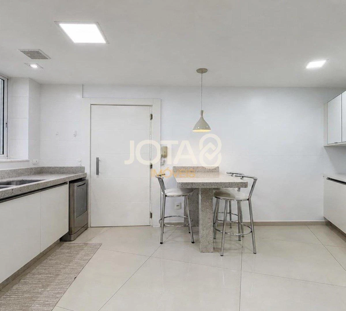 Bañera y 4 dormitorios: departamento de 323 m² — photo 21