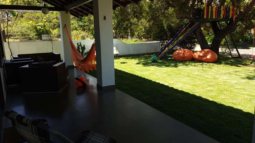 600 m² house with 4 en-suite bedrooms and laundry area — photo 2