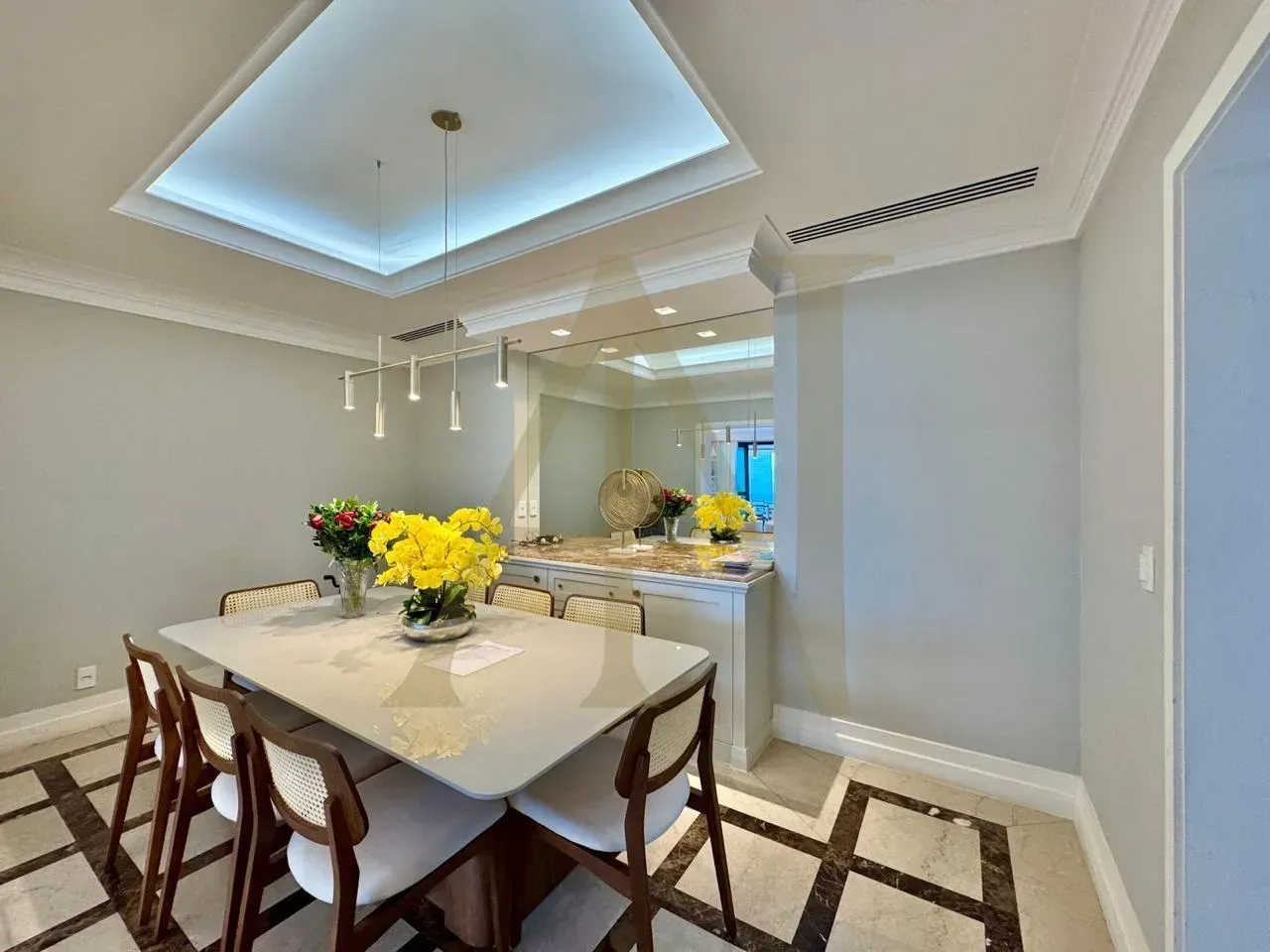 Furnished apartment with 4 bedrooms and 5 bathrooms — photo 10