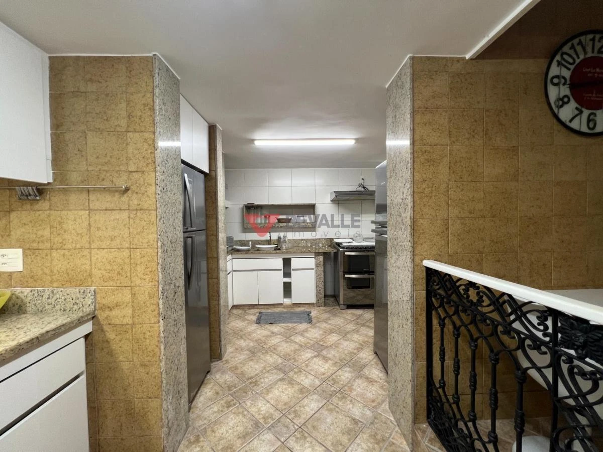 220 m² house with a washing machine and a home office — photo 8